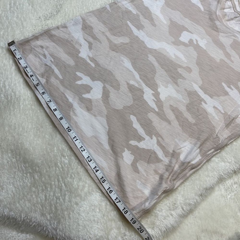 Athleta Organic Daily Crew T-shirt Sea Salt Camo Size M - Picture 6 of 7